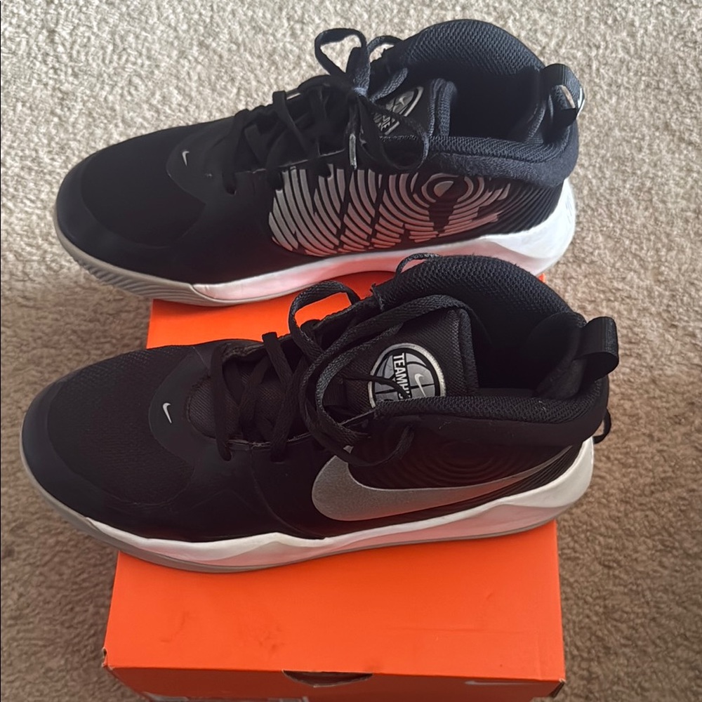 Nike Black and White Sports Sneakers